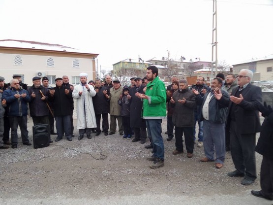 Çalış Kasabası ve Mahmat Köyünden Bayır Bucak Türkmenlere 1 TIR dolusu gıda yardımı