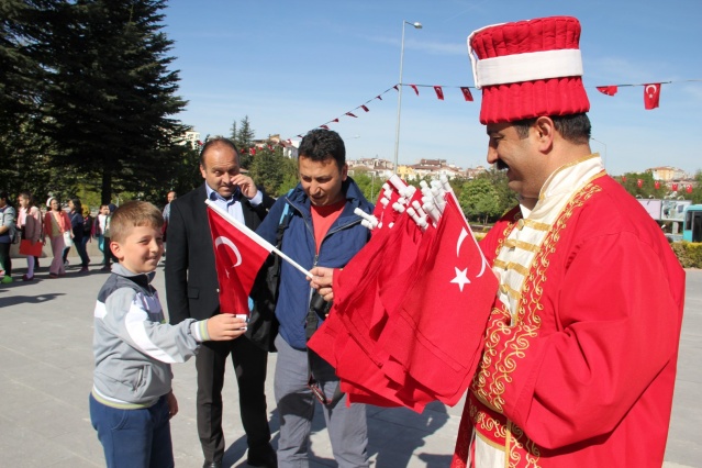 Nevşehir'de Çocuklar Bayram Sevincini Bayrak İle Yaşadı