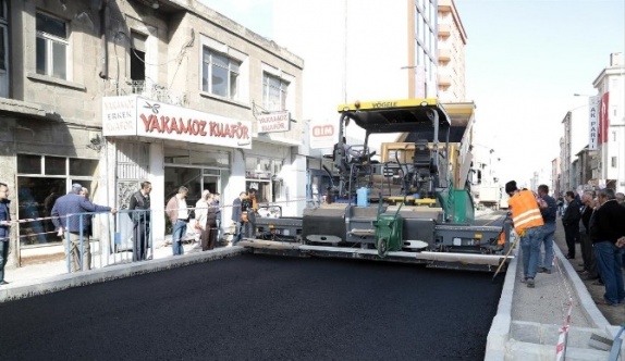 Nevşehir Belediyesi Bulvarda sıcak asfaltlama çalışmalarına başladı