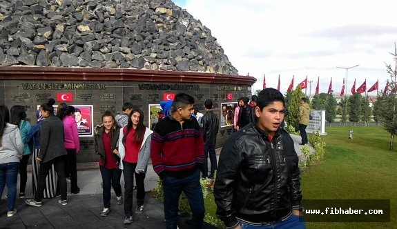 Hacıbektaşlı Öğrencilerden Nevşehir Şehitlik Ziyareti