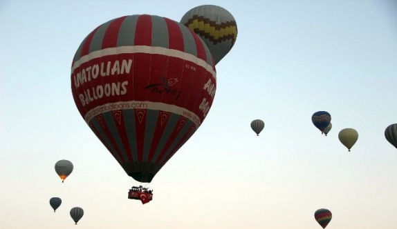 Kapadokya’da balonlar Cumhuriyet Bayramı için havalandı