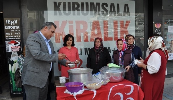 MHP’li kadınlar Nevşehir'de 400 kişiye aşure ikram etti