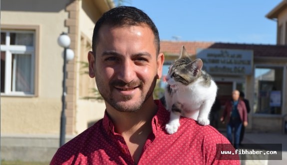 Nevşehir'de Sokakta Bulduğu Kediyi Sahiplendi!