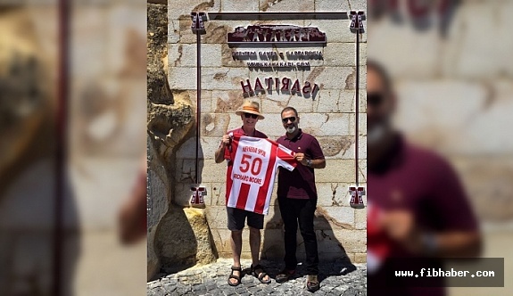 Dinler, İngiltere Büyükelçisine Nevşehirspor forması hediye etti