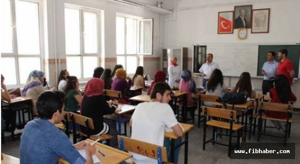 Demir Nevşehir'de Açılan Yaz Kurslarını Ziyaret Etti