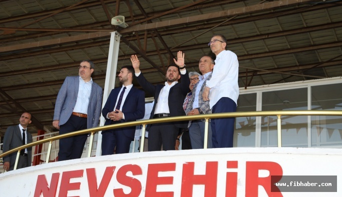 Nevşehir Belediye Başkanı Rasim Arı Gazi Stadı'nda İnceleme Yaptı
