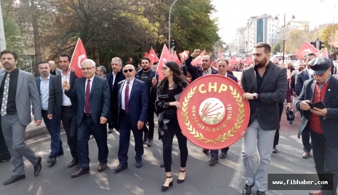 Nevşehir'de CHP'lilerin yürüyüşü gergin başladı, sakin bitti