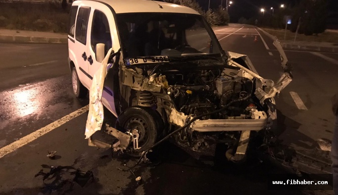 Nevşehir'de kamyonetle hafif ticari araç çarpıştı: 2 yaralı