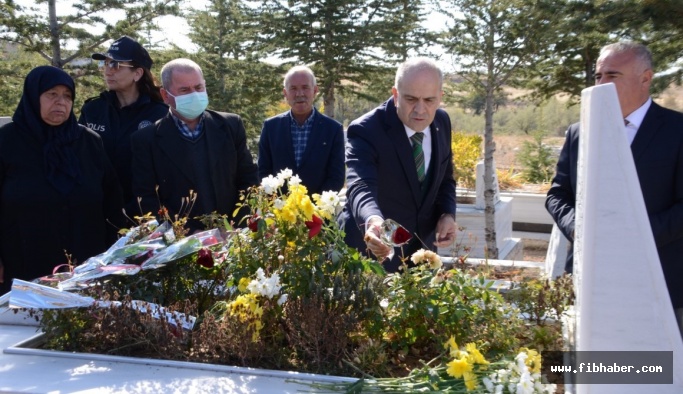 Şehit polis Semih Turgut mezarı başında anıldı