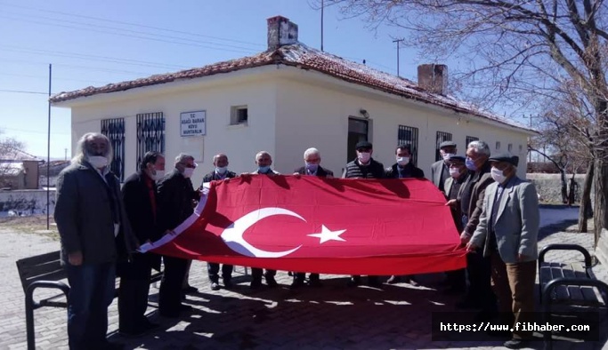 Hacıbektaş köylerine Atatürk ve Türk bayrağı hediye edildi