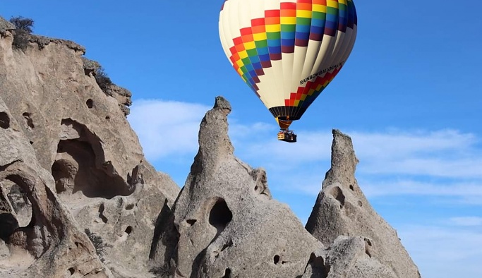 Balonlar Nevşehir Çat Vadisi'nde uçmak için gün sayıyor...