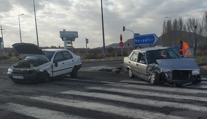 Nevşehir cezaevi kavşağında maddi hasarlı trafik kazası