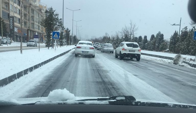 Nevşehir'de yollar buz pistine döndü!