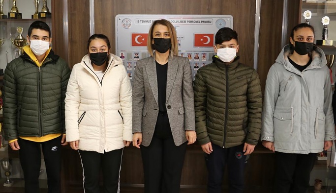 Nevşehir Valisi Becel'den ilk ders gününde öğrencilere ziyaret