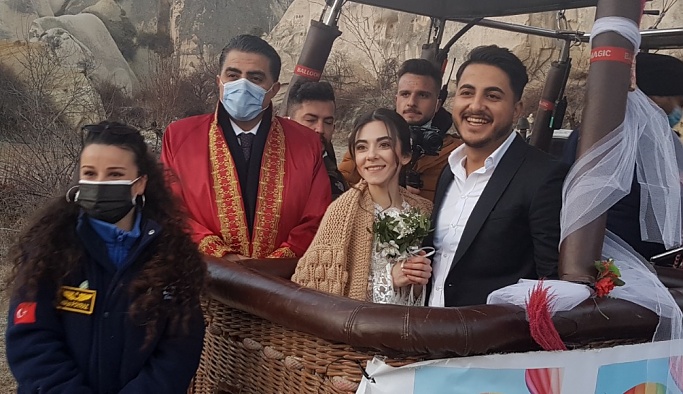Sezonun ilk balon nikâhını Gülşehir Belediye Başkanı Çiftci kıydı