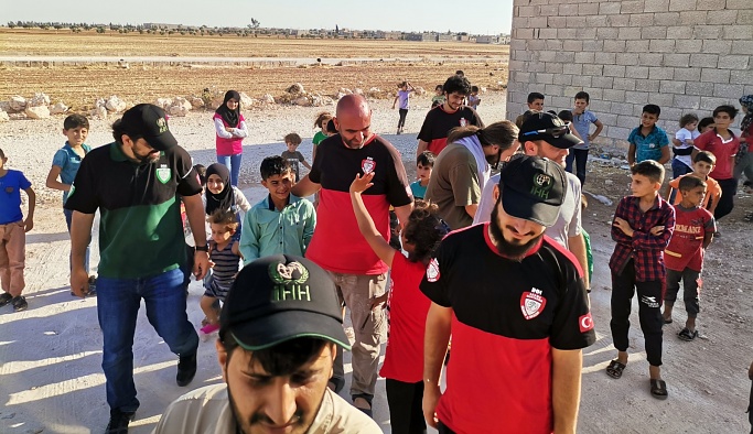 Nevşehir İHH Arama Kurtarma Ekipleri, Suriye'de yetimlerle buluştu