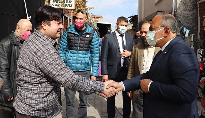 Başkan Aksoy, Derinkuyu'da “HAZİNE” filminin setini ziyaret etti 