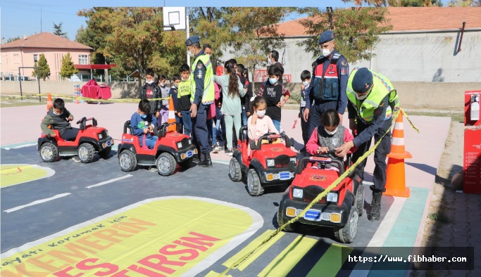 'Mobil Trafik Eğitim Tırı' Nevşehir'de öğrencilere eğitim verdi
