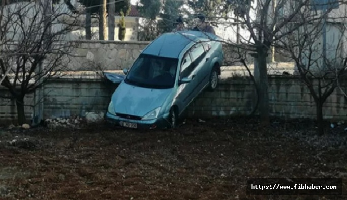 Nevşehir'de görünmez kaza! Bahçeye giren otomobil askıda kaldı