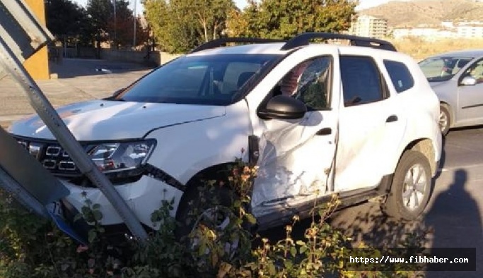 Nevşehir İtfaiye kavşağında 2 araç çarpıştı
