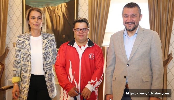 Vali Becel, Nevşehirli Özel Sporcu Ünlü'yü makamında ağırladı