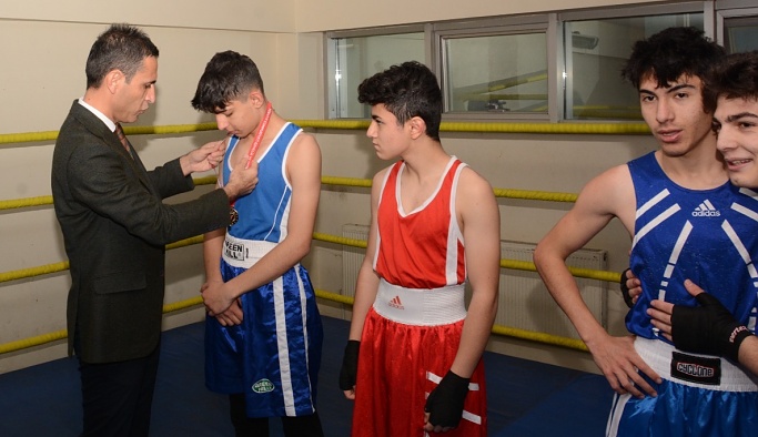 Nevşehir'de genç erkekler boks müsabakaları tamamlandı