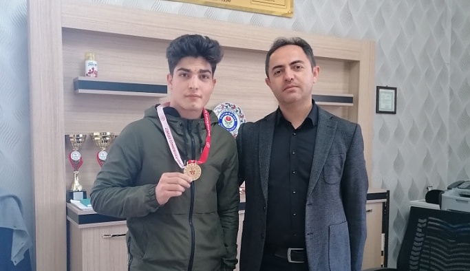 Nevşehir Lisesi Boksta 2 altın madalya kazandı