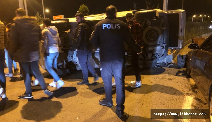 Nevşehir'de otomobille çarpışan hafif ticari araç yan yattı
