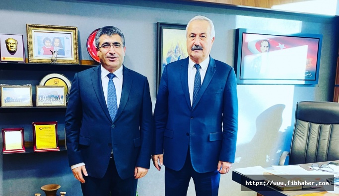 NEVÜ Rektörü Aktekin, CHP Milletvekili Sarıaslan'i Ziyaret Etti