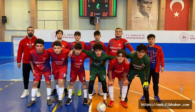 Bahçeşehir Koleji Futsal Takımı Grup Lideri Olarak Çeyrek Finalde