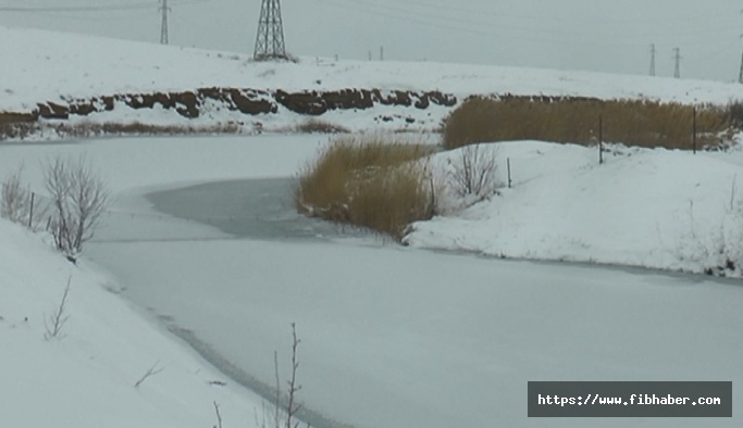 Nevşehir'de Kızılırmak nehri buz tuttu
