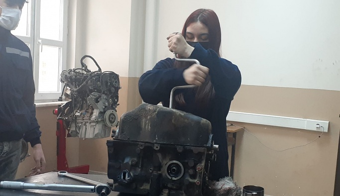 Nevşehir MTAL motor bölümüne kayıt yaptıran ilk kız öğrenci oldu