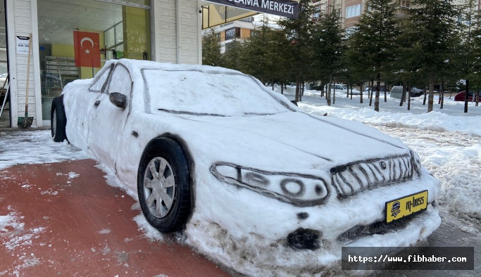 Nevşehir'de kardan son model spor araba yaptı