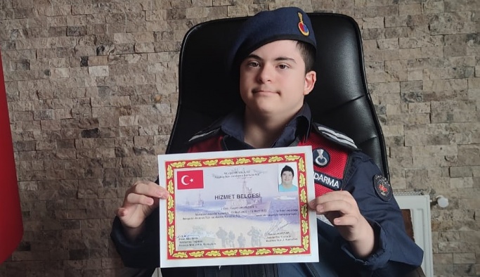 Nevşehirli Haşim Okur'a jandarma üniforması ve onbaşı belgesi
