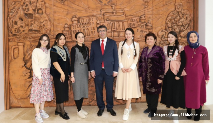Kazak Devlet Kızlar Pedagoji Üniversitesi’nden NEVÜ Rektörü Aktekin’e Ziyaret
