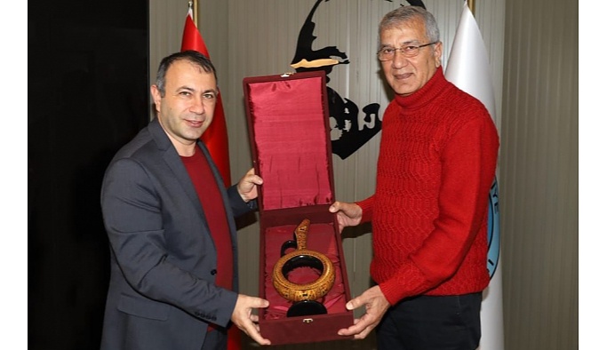 Mezitli Belediye Başkanı Neşet Tarhan Avanos Belediyesini Ziyaret Etti