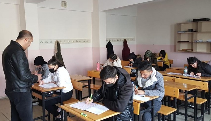 Nevşehir'de YKS Seviye Tespit Sınavı Başarıyla Gerçekleştirildi