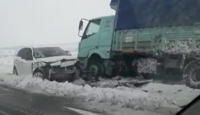 Nevşehir'de zincirleme trafik kazası! 1'i TIR 7 araç birbirine girdi