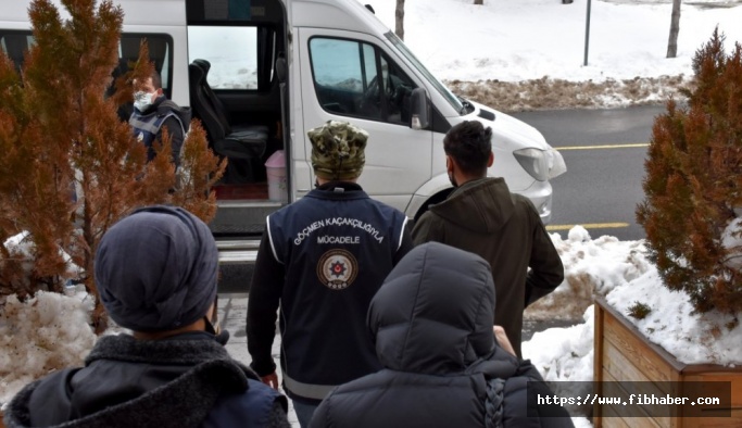 Nevşehir'de Afgan uyruklu 9 şahıs sınır dışı edildi