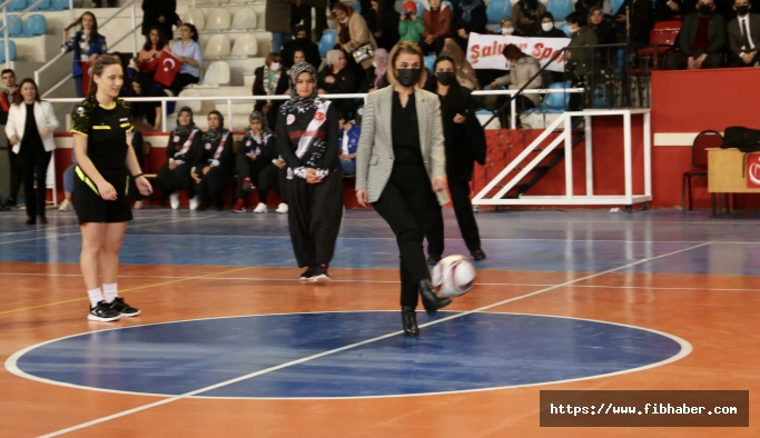 Nevşehir'de İlk kadın futbol derbisinde, dostluk kazandı