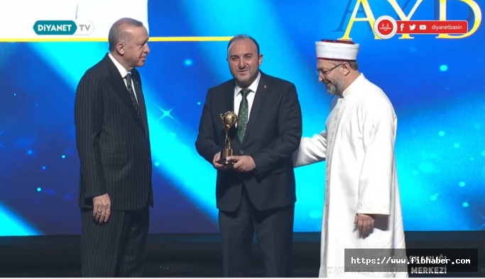 Nevşehirli İmam Ödülünü Cumhurbaşkanı Erdoğan’ın elinden aldı
