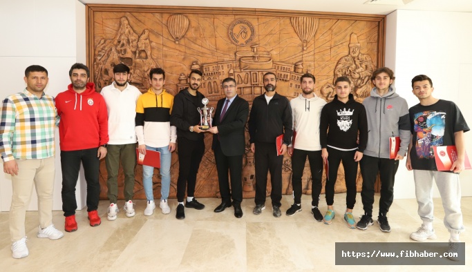 Rektör Aktekin’den NEVÜ Erkek Futsal Takımı’na Teşekkür Belgesi