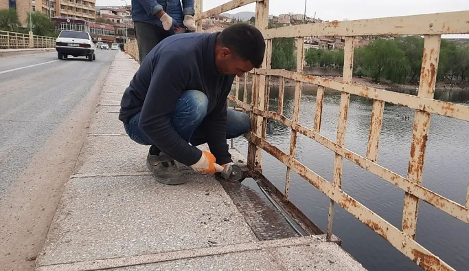 Avanos Taş Köprü yaya yolunda bakım ve onarım çalışmaları
