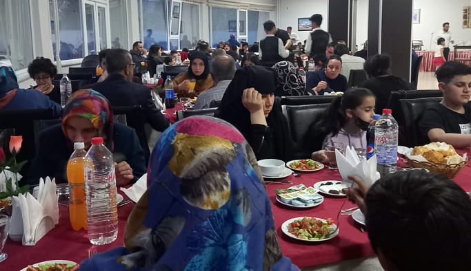 Nevşehir’deki Yetim çocuklara Bayram tadında iftar yemeği