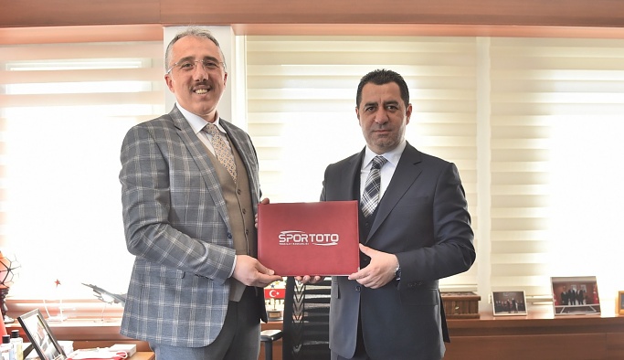 Başkan Savran, Nevşehir'e Spor yatırımları için protokol İmzaladı