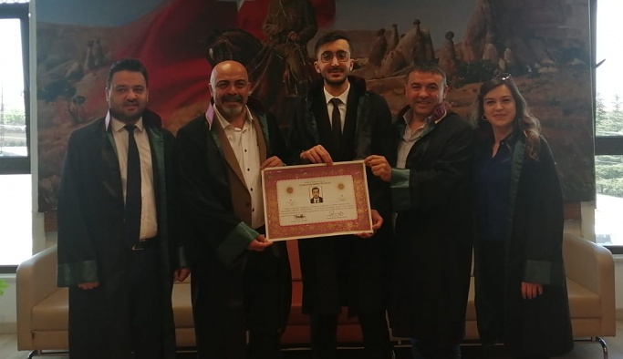 Nevşehirli genç avukat Mehmet Karaaslan cübbe giyip ruhsat aldı