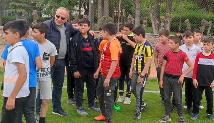 Başkan Aksoy'dan, Derinkuyu Yaz Futbol Kursuna Ziyaret