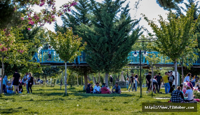Güneşli havayı fırsat bilen Nevşehirliler Avanos'a akın etti