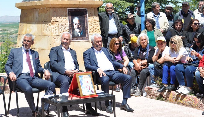 Halk ozanı Aşık Mahzuni Şerif, Hacıbektaş'ta mezarı başında anıldı
