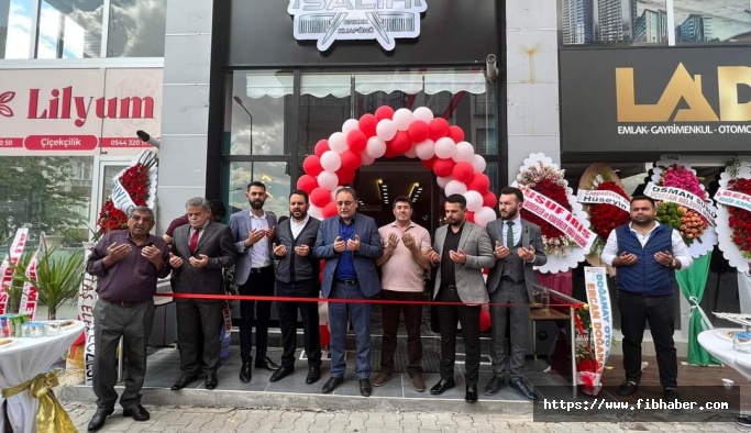 Nevşehir'de "Salih Erkek Kuaför Salonu", yeni yerinde hizmete girdi.